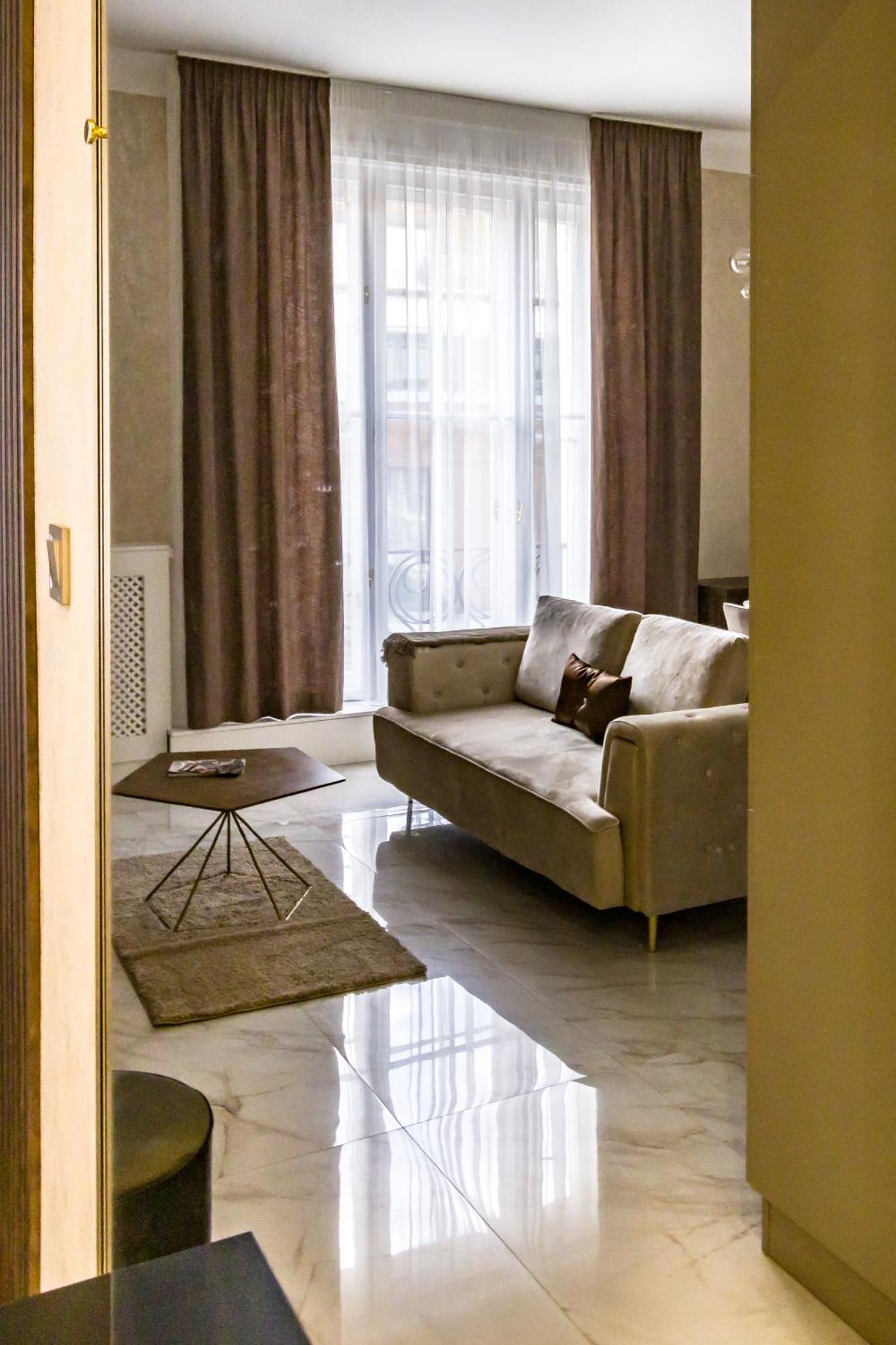 N16 Deluxe Apartament *