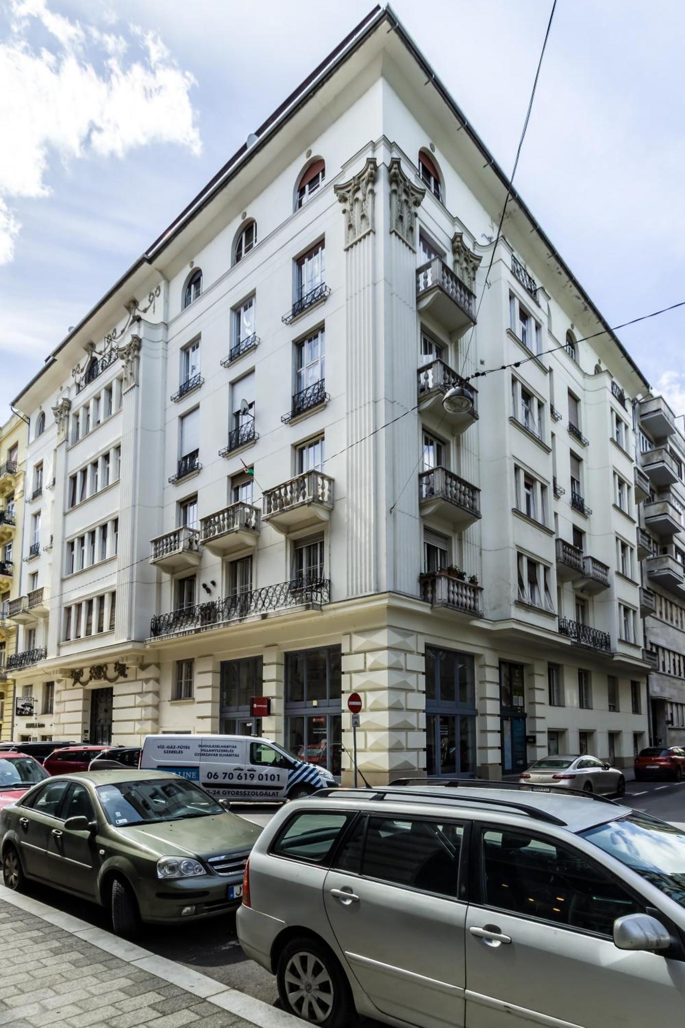 N16 Deluxe * Budapesta